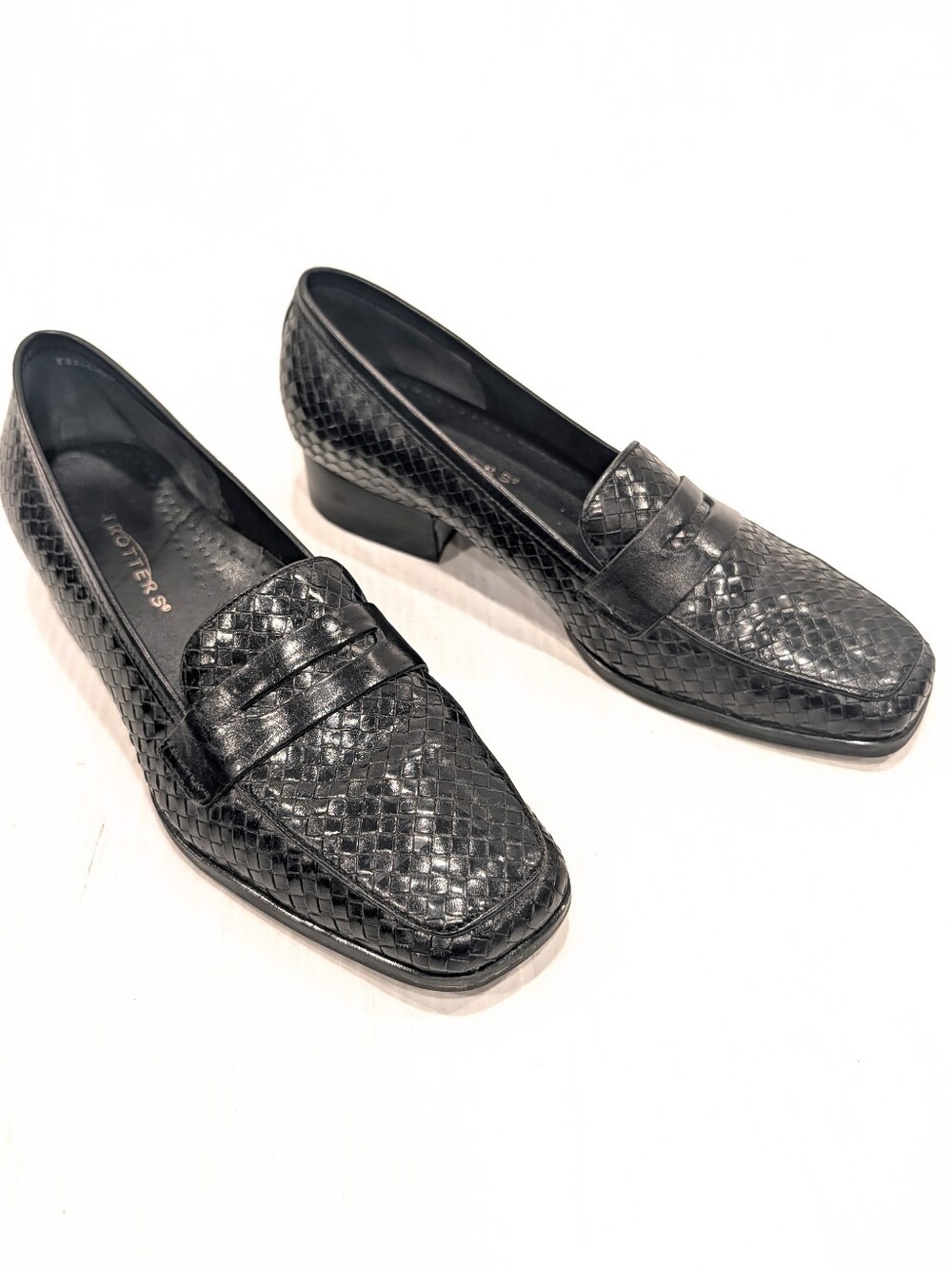 TROTTERS Women's Black Woven Leather Penny Loafers Size 8.5